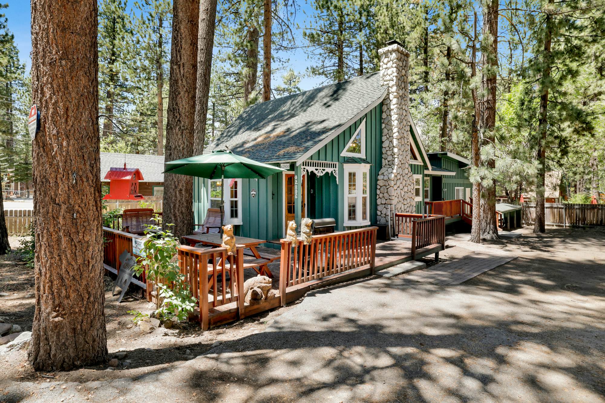 2458-Twin Pines Lodge