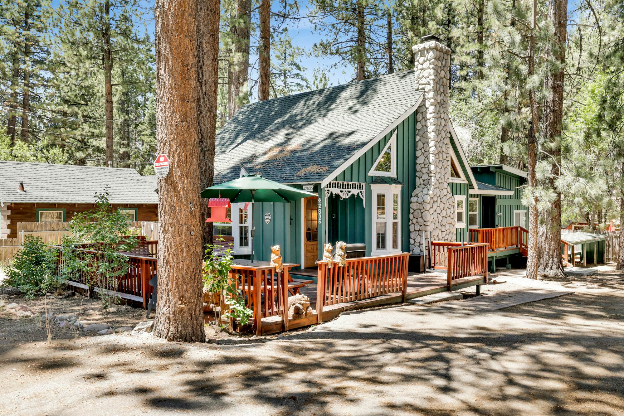 2458-Twin Pines Lodge