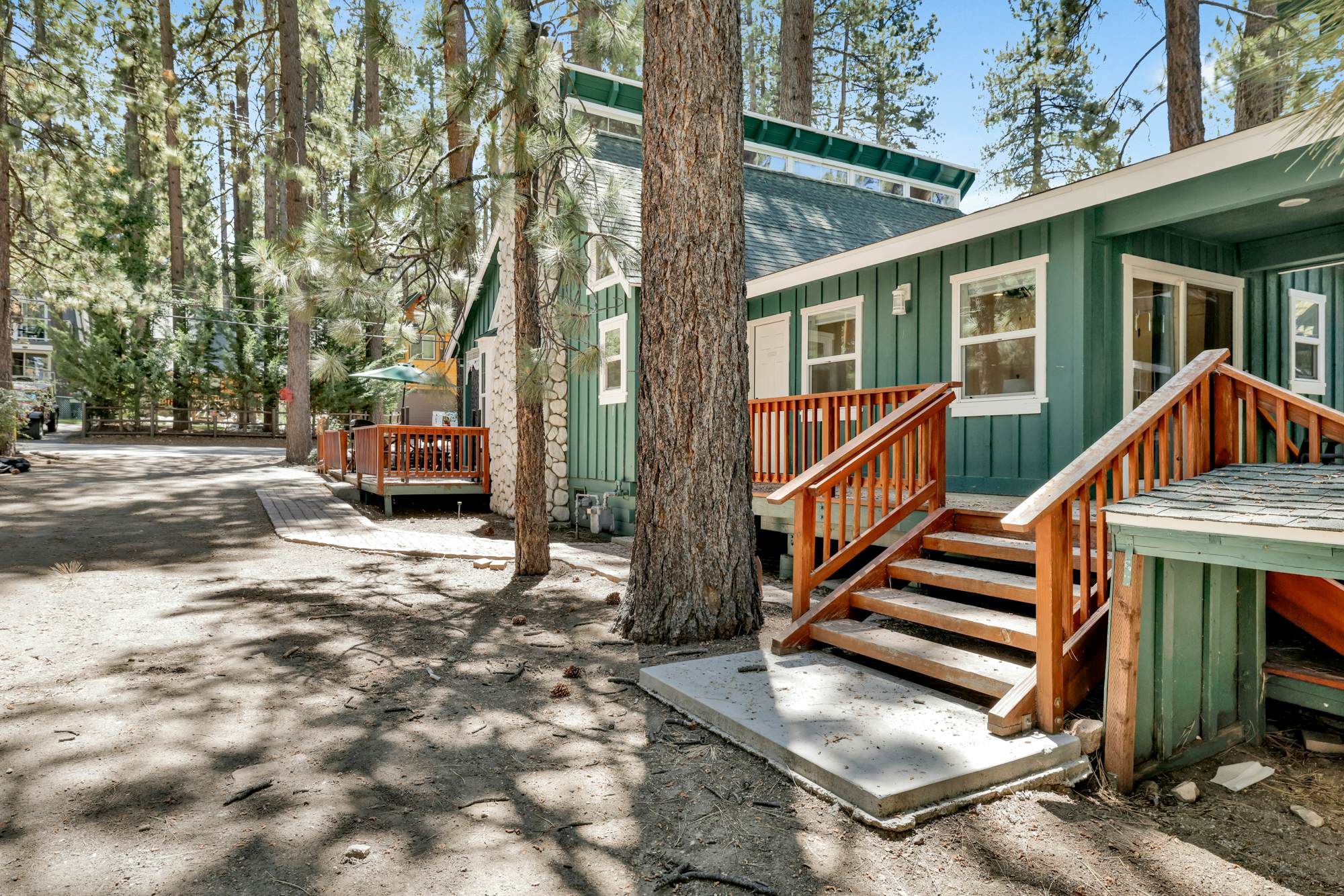 2458-Twin Pines Lodge