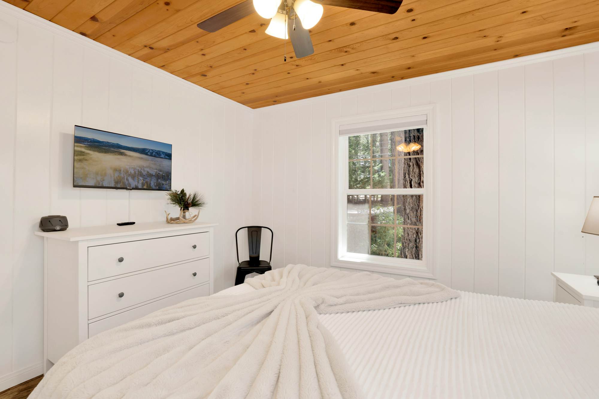 2458-Twin Pines Lodge