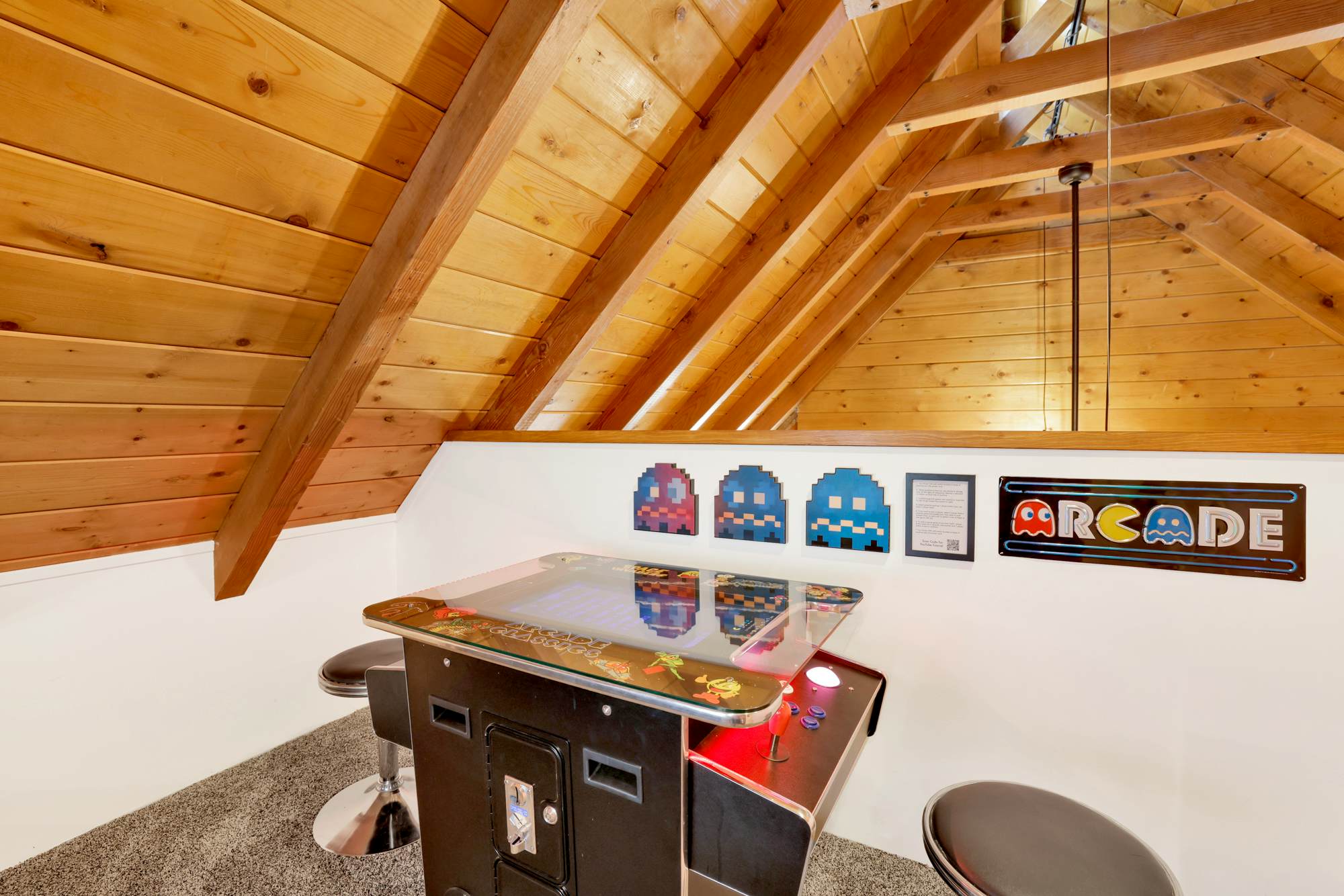 2458-Twin Pines Lodge