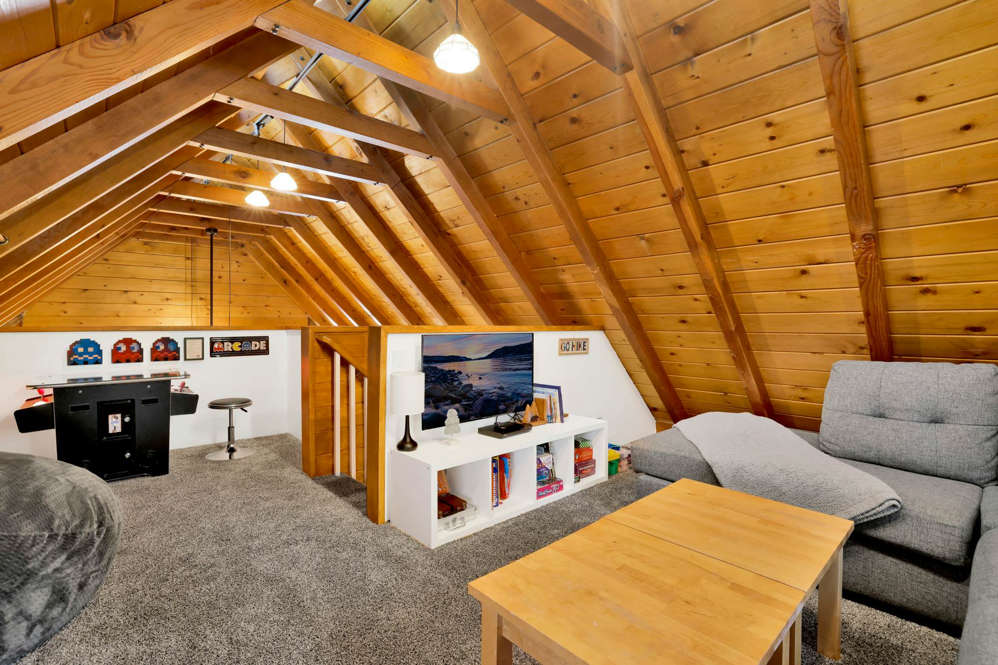 2458-Twin Pines Lodge