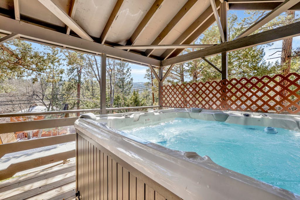 Moose Mountain Manor Ski Retreat w/ Hot Tub