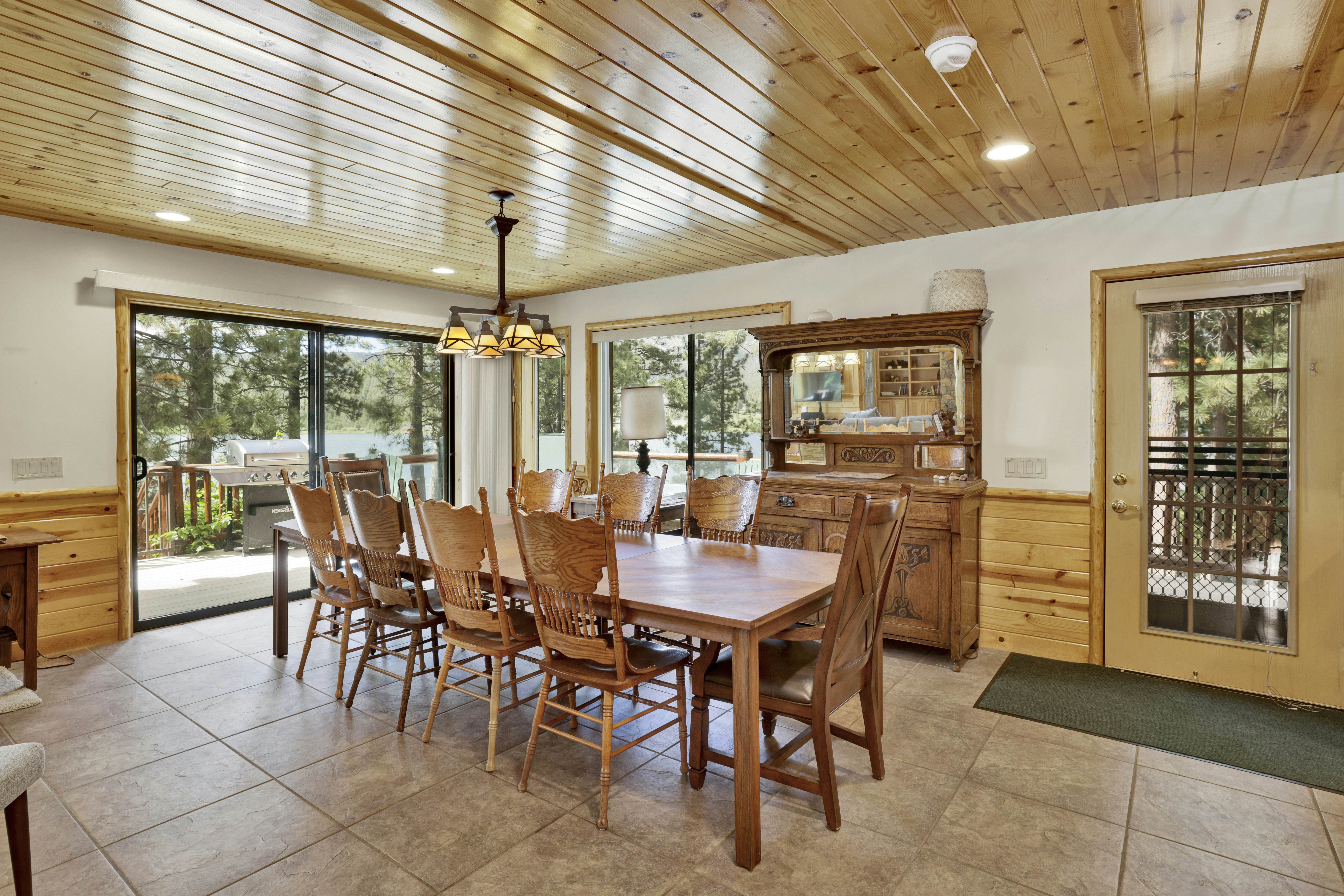 2471-Eagle Point Lake House