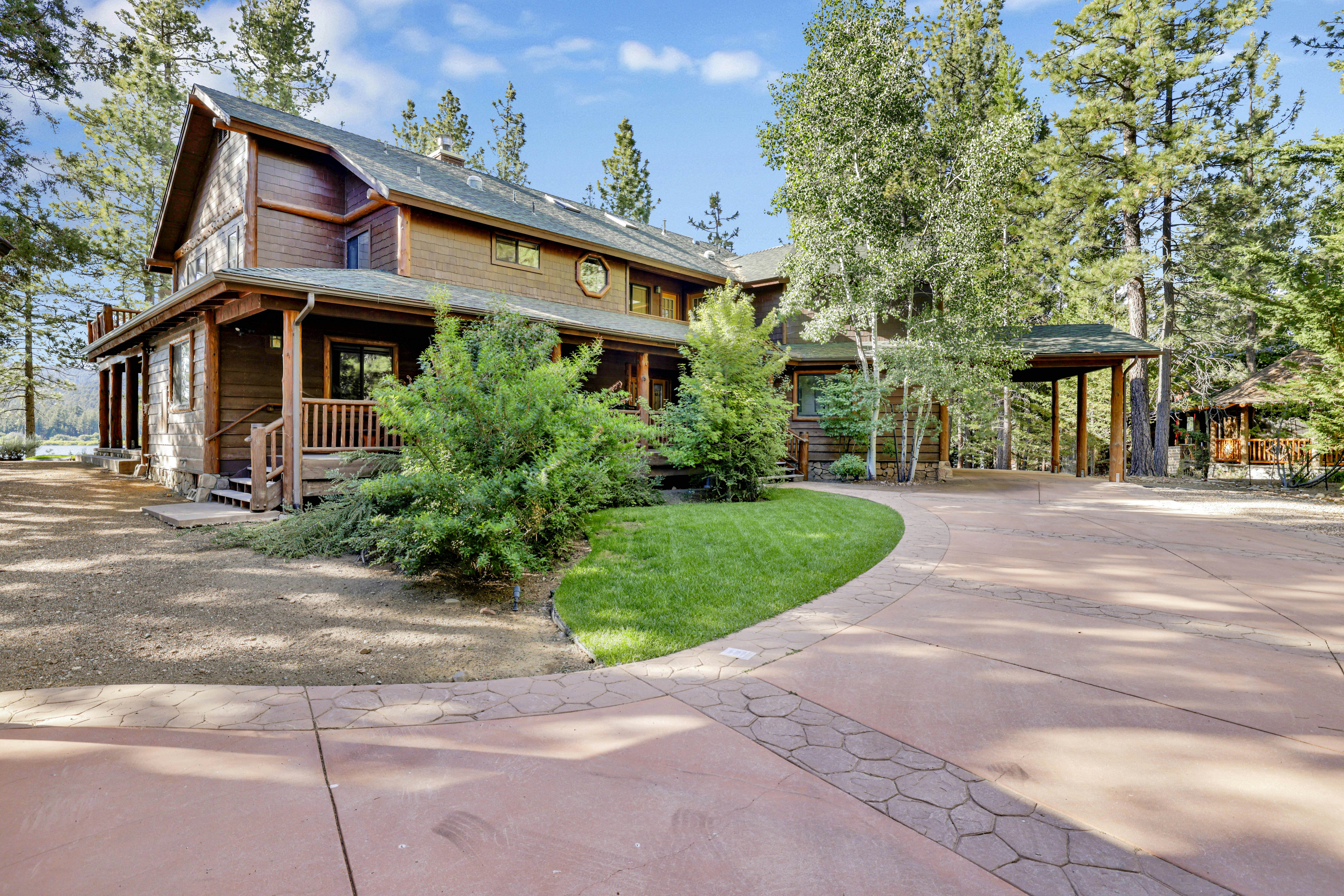 2471-Eagle Point Lake House