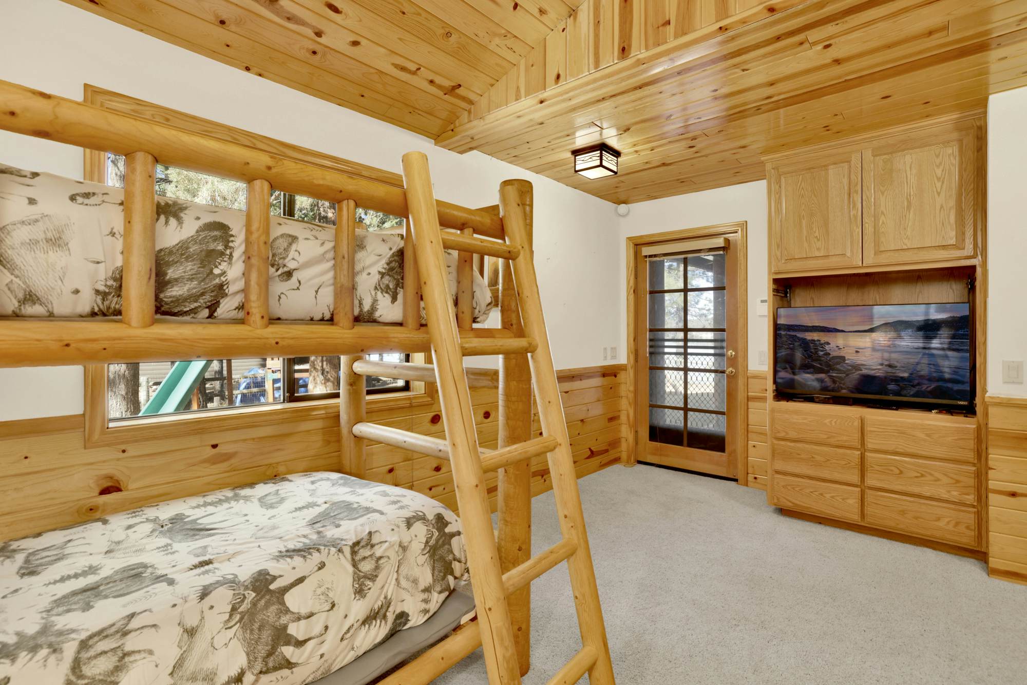 2471-Eagle Point Lake House