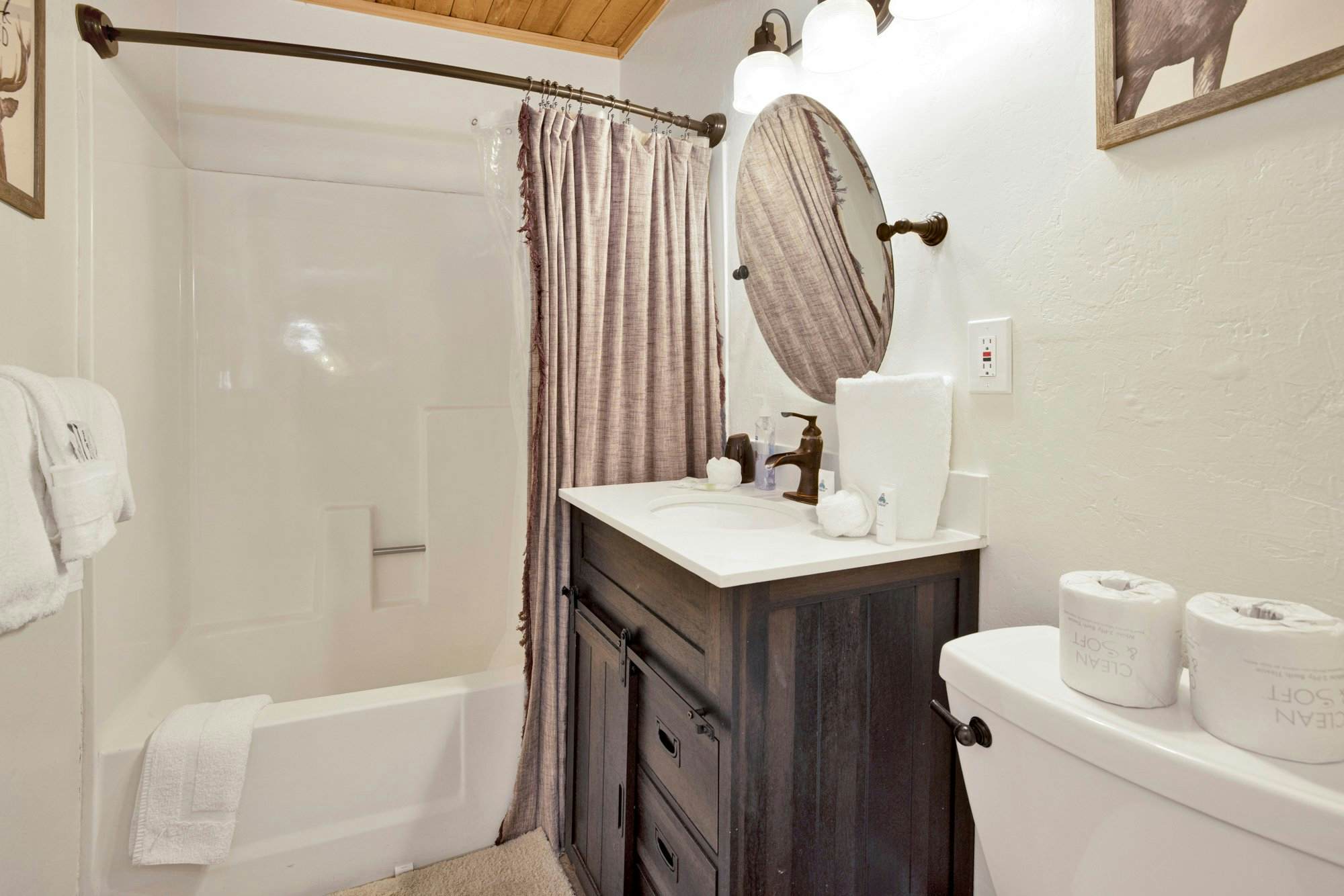 2476-Our Cabin in the Woods