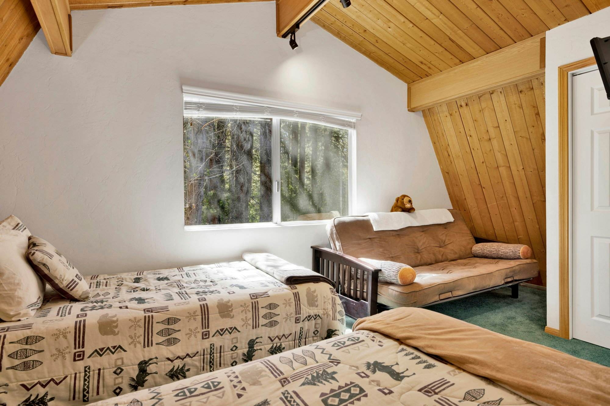 2476-Our Cabin in the Woods