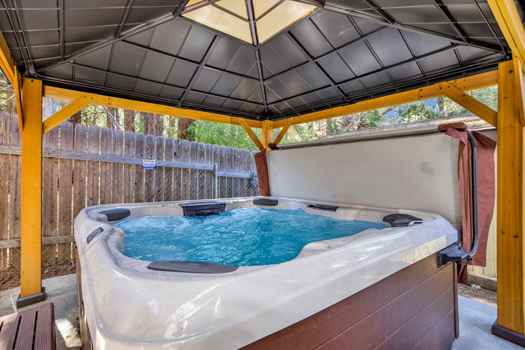 Our Cabin in the Woods Log Cabin Retreat w/ Hot Tub