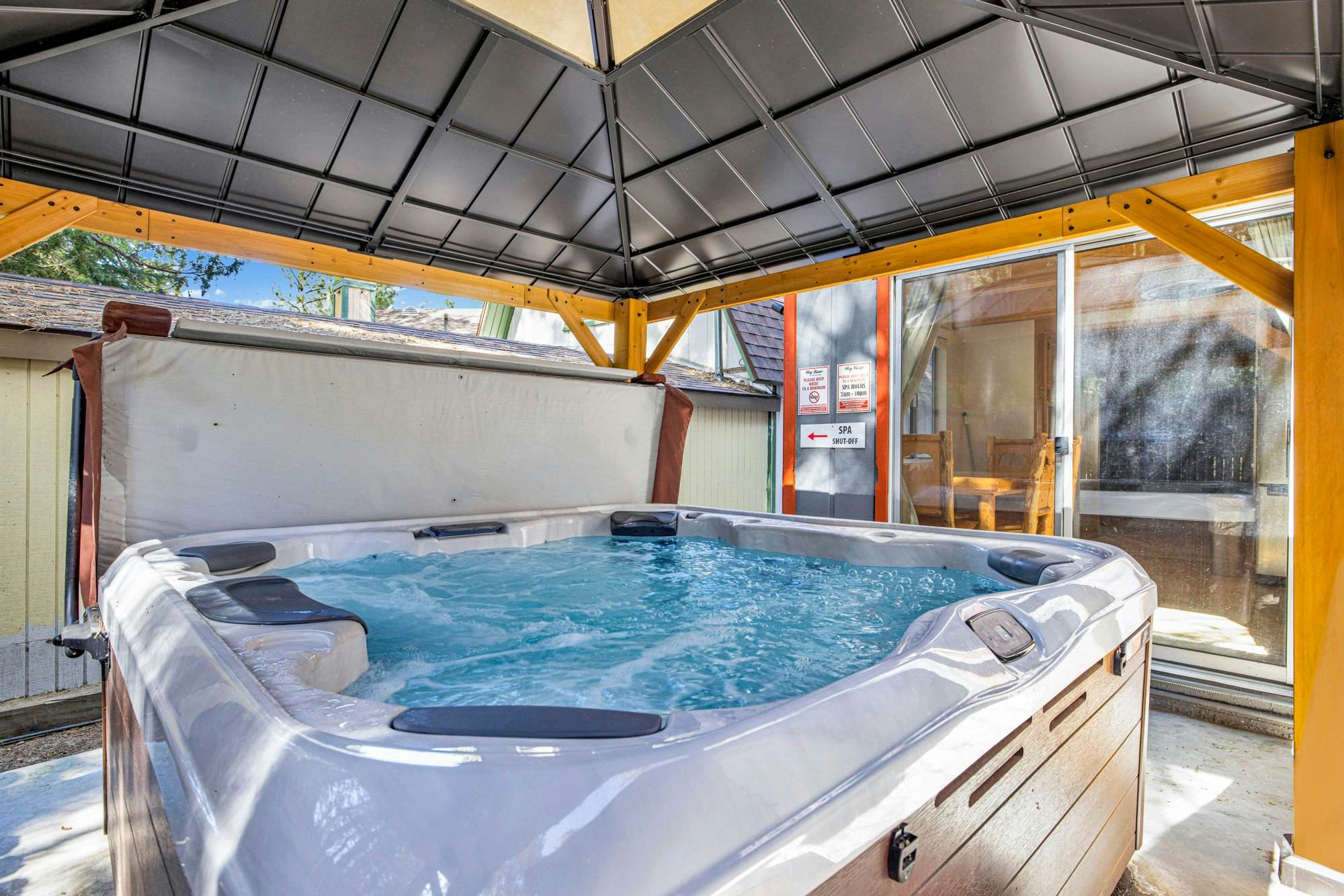 2476-Our Cabin in the Woods