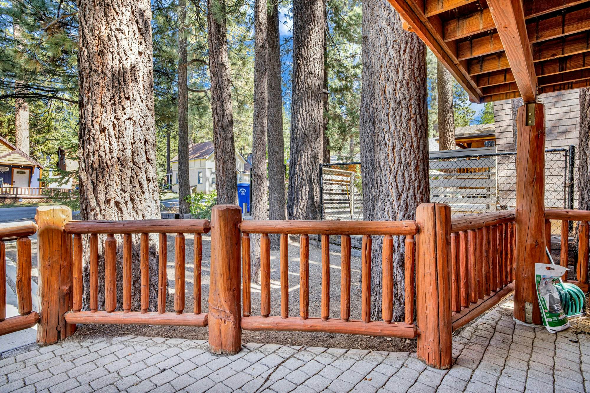 2476-Our Cabin in the Woods