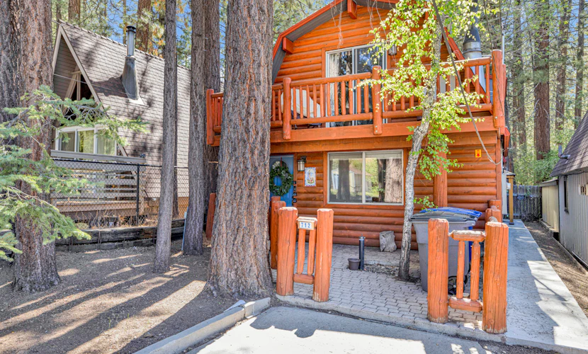 Our Cabin in the Woods Log Cabin Retreat w/ Hot Tub