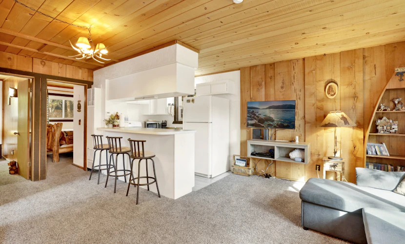 Holmes Away from Home - Cozy Big Bear Retreat