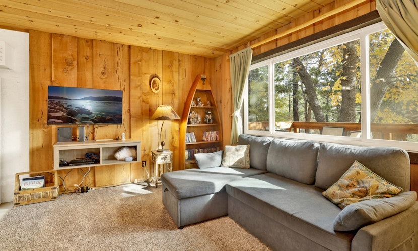 Holmes Away from Home - Cozy Big Bear Retreat