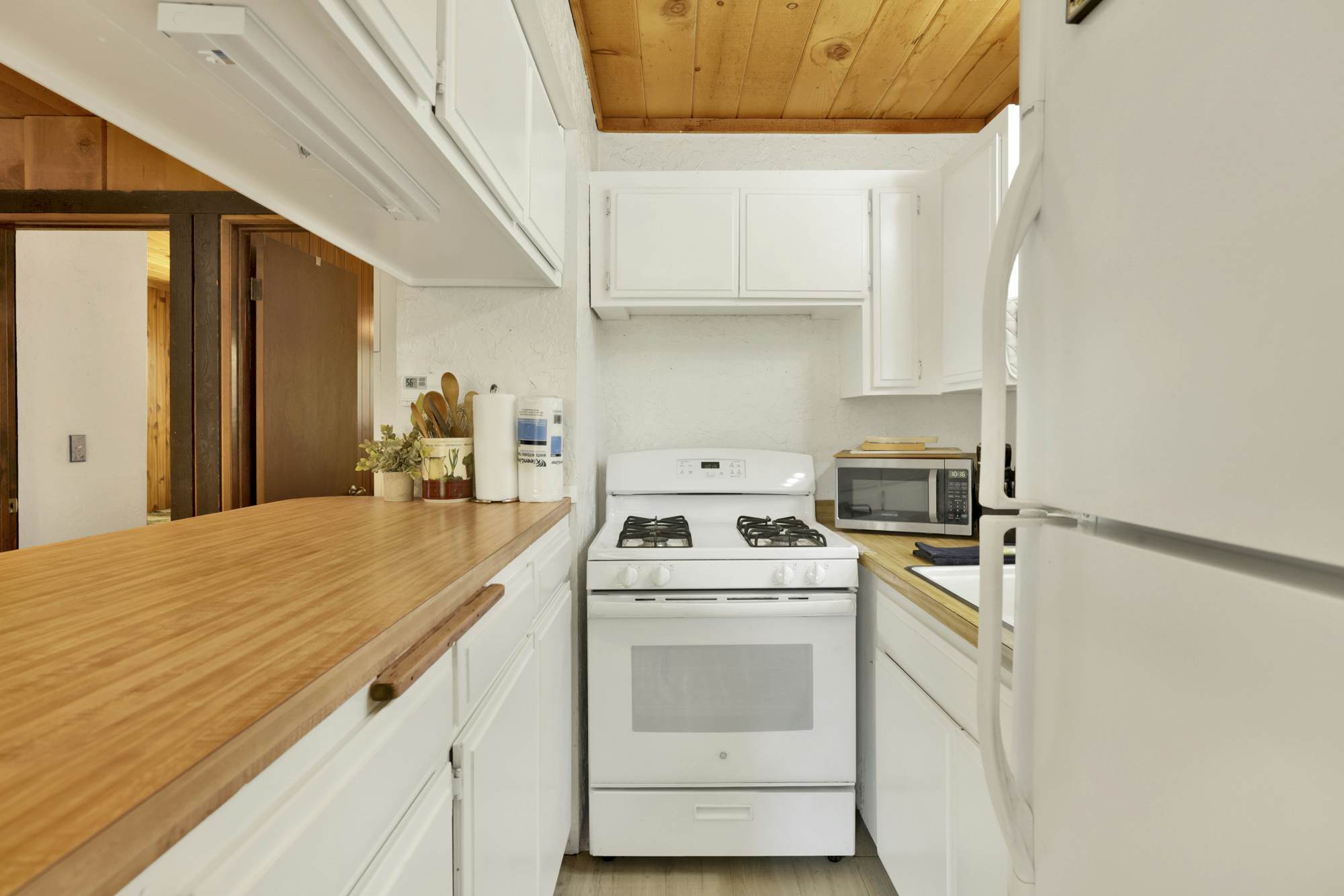 2485-Holmes Away From Home