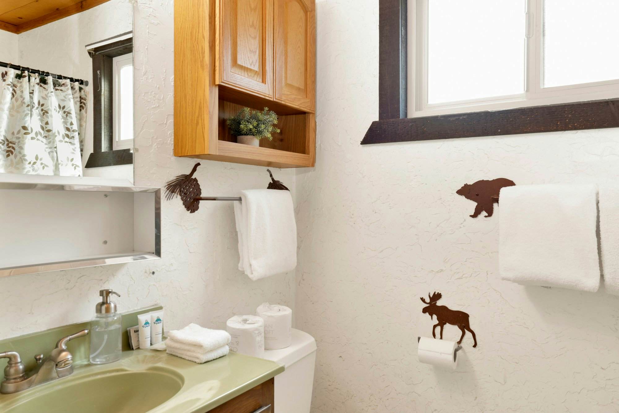 2485-Holmes Away From Home