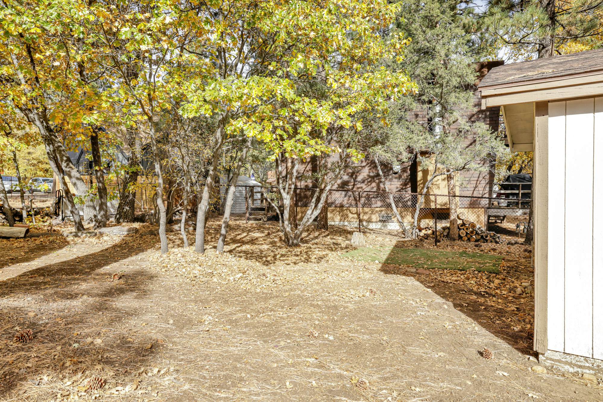 2485-Holmes Away From Home