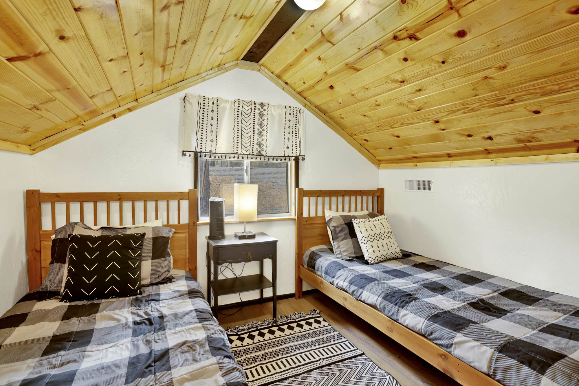 2493-Sugar Bear Pines