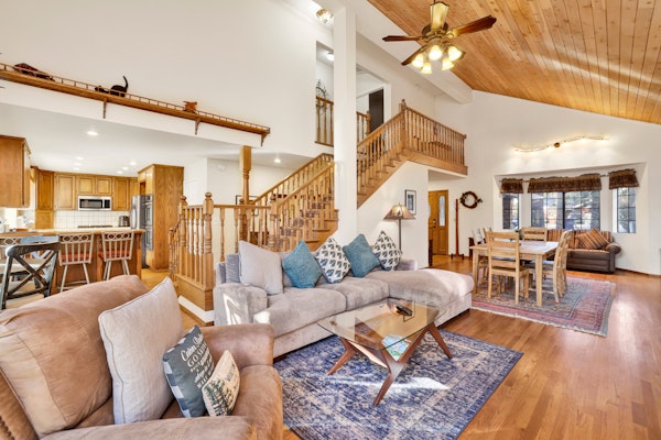 Modern Luxury Retreat - Sacred Stone Big Bear