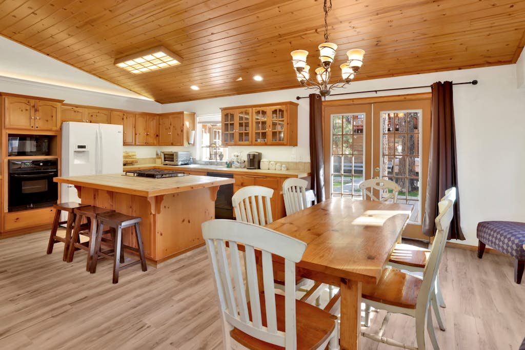 Oriole House- Walk to Lake Chalet w/ Hot Tub