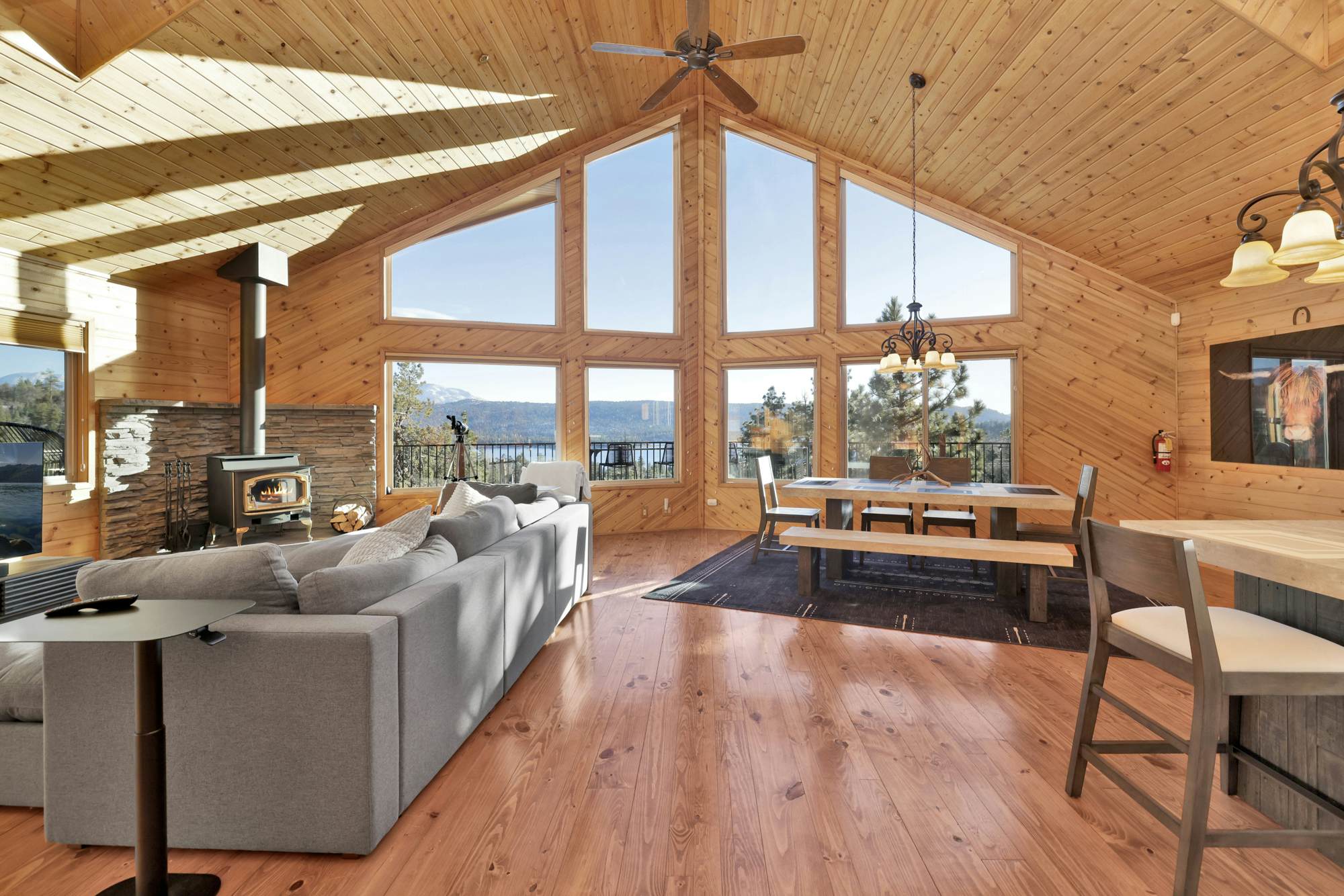 2520-High-Top Lakeview Chateau