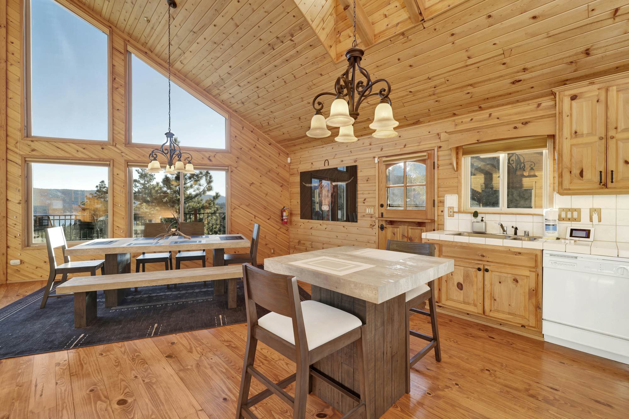 2520-High-Top Lakeview Chateau