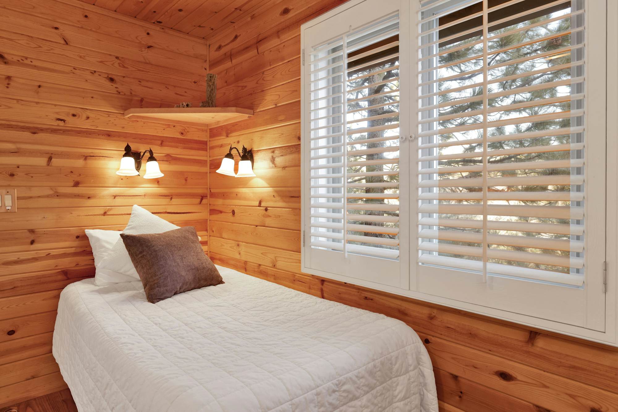 2520-High-Top Lakeview Chateau