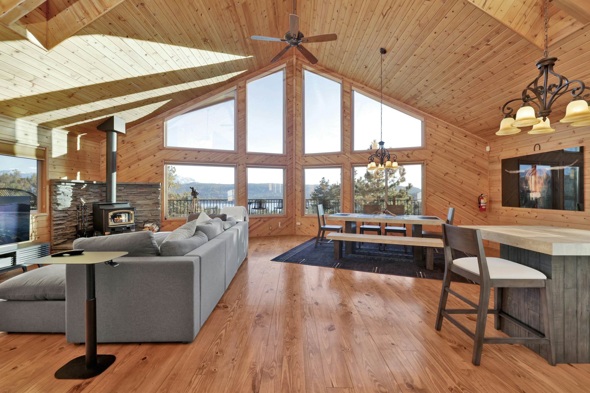 2520-High-Top Lakeview Chateau