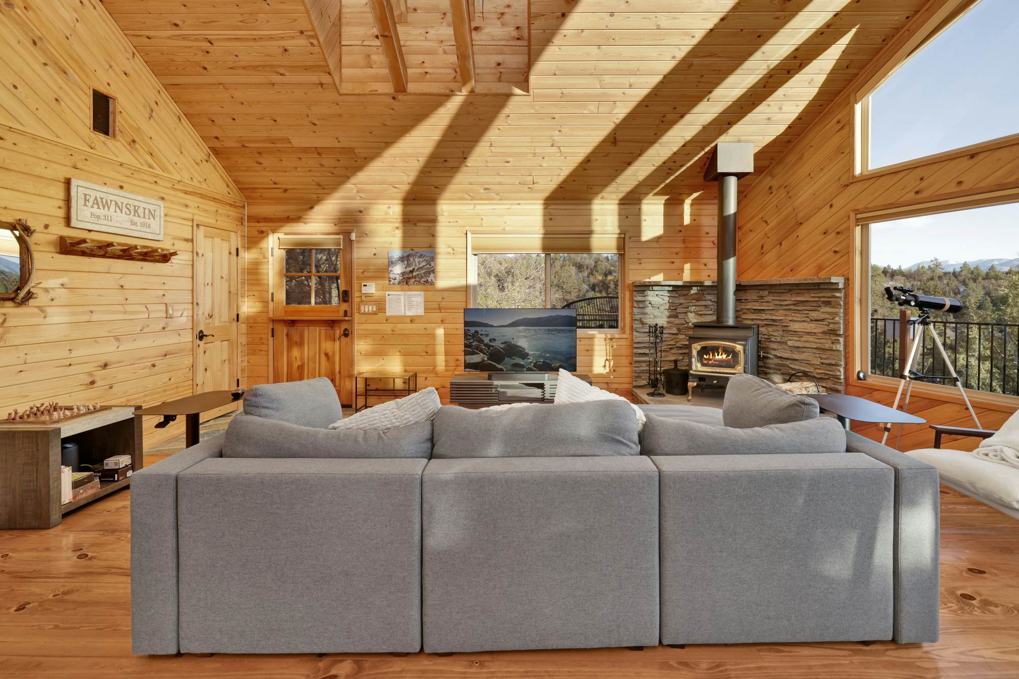 2520-High-Top Lakeview Chateau