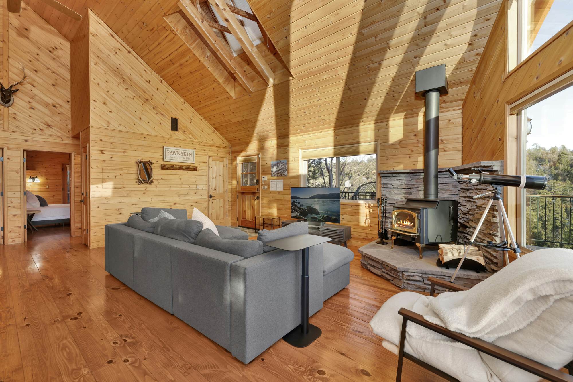 2520-High-Top Lakeview Chateau