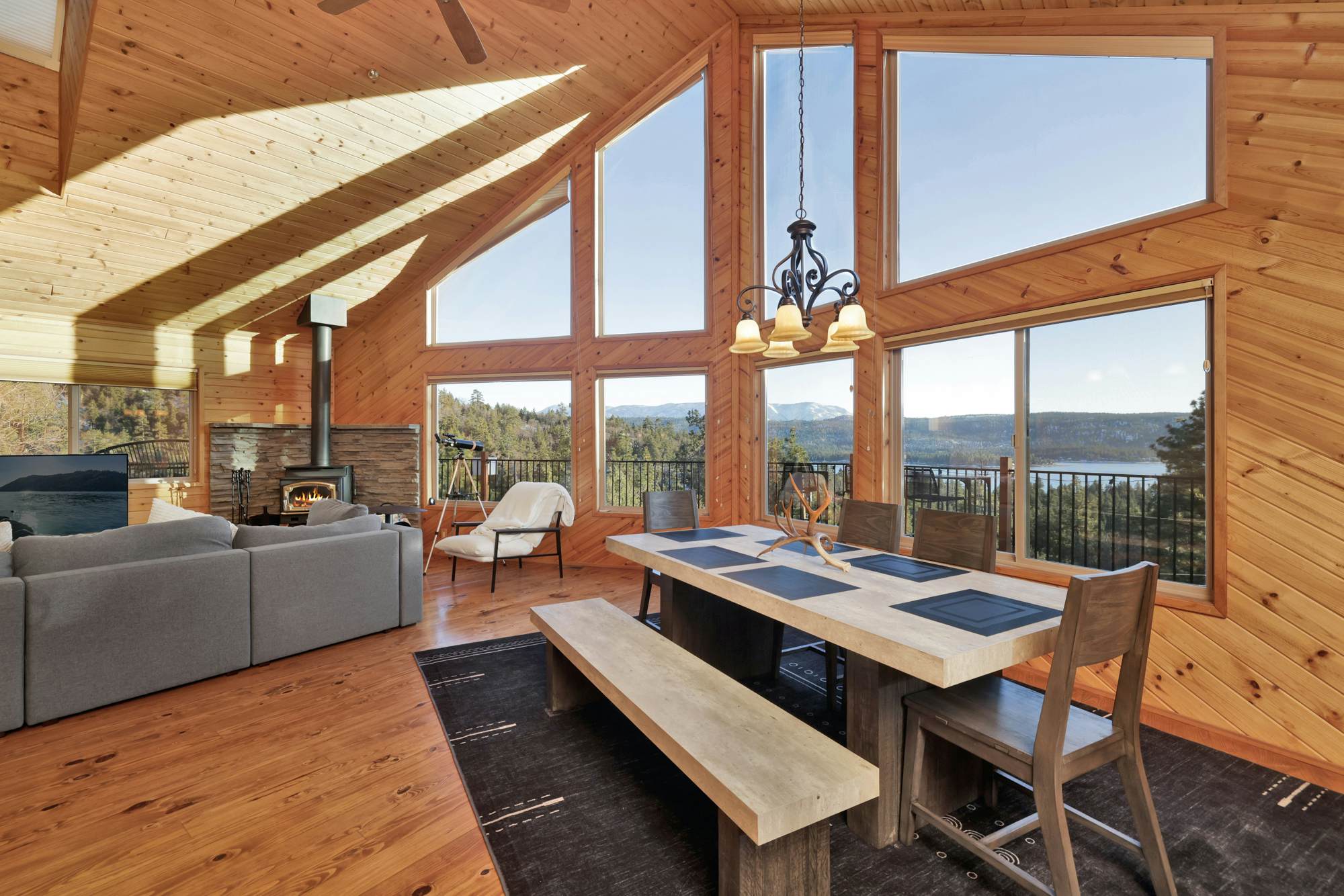 2520-High-Top Lakeview Chateau