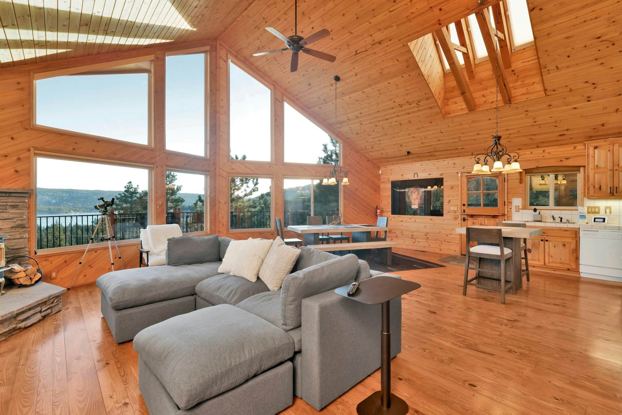 2520-High-Top Lakeview Chateau