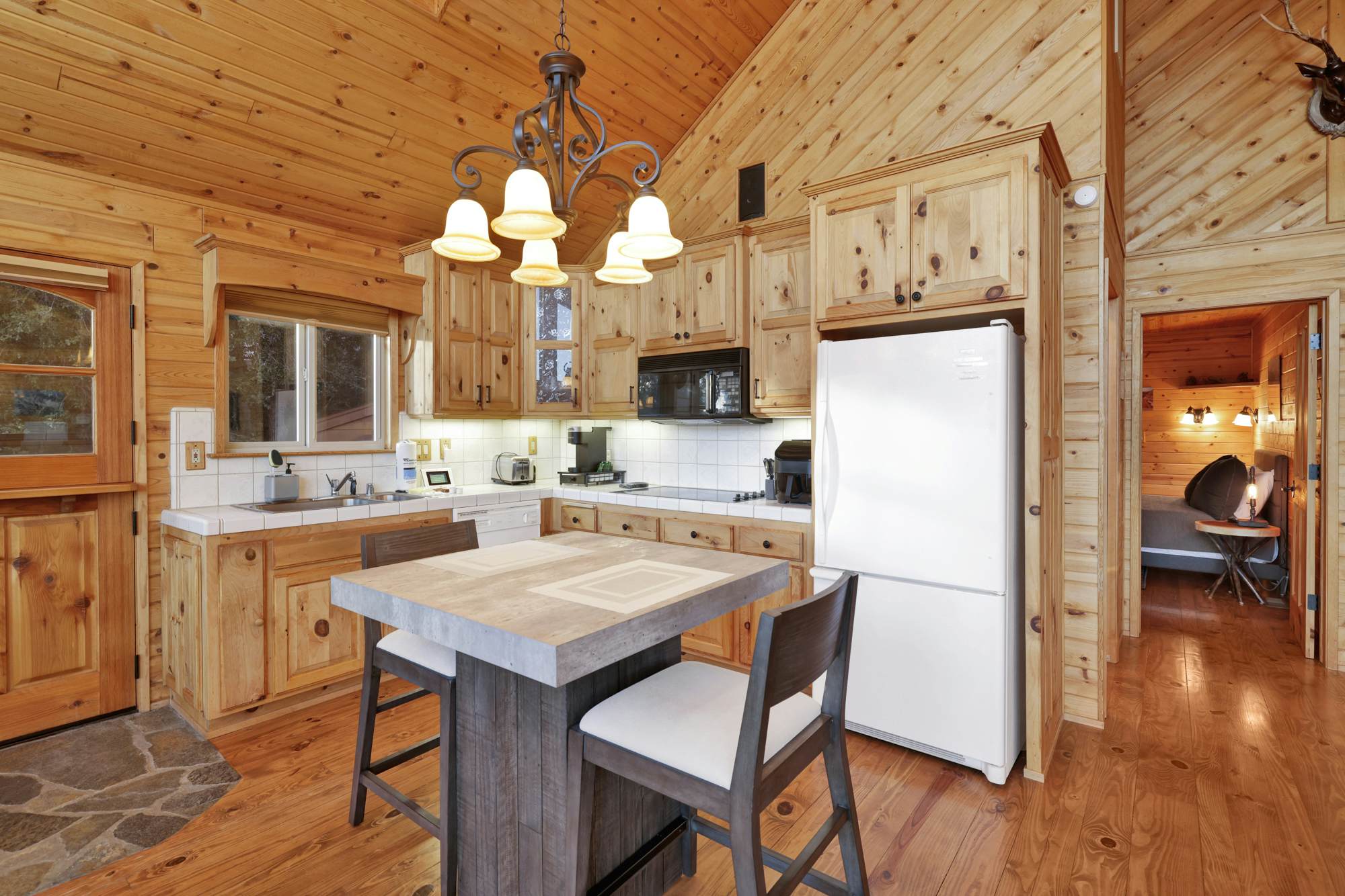 2520-High-Top Lakeview Chateau