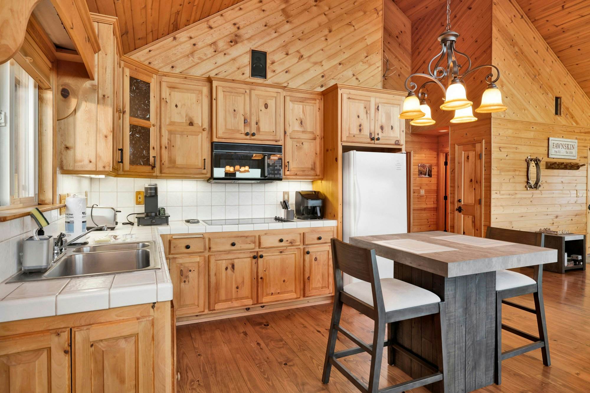 2520-High-Top Lakeview Chateau