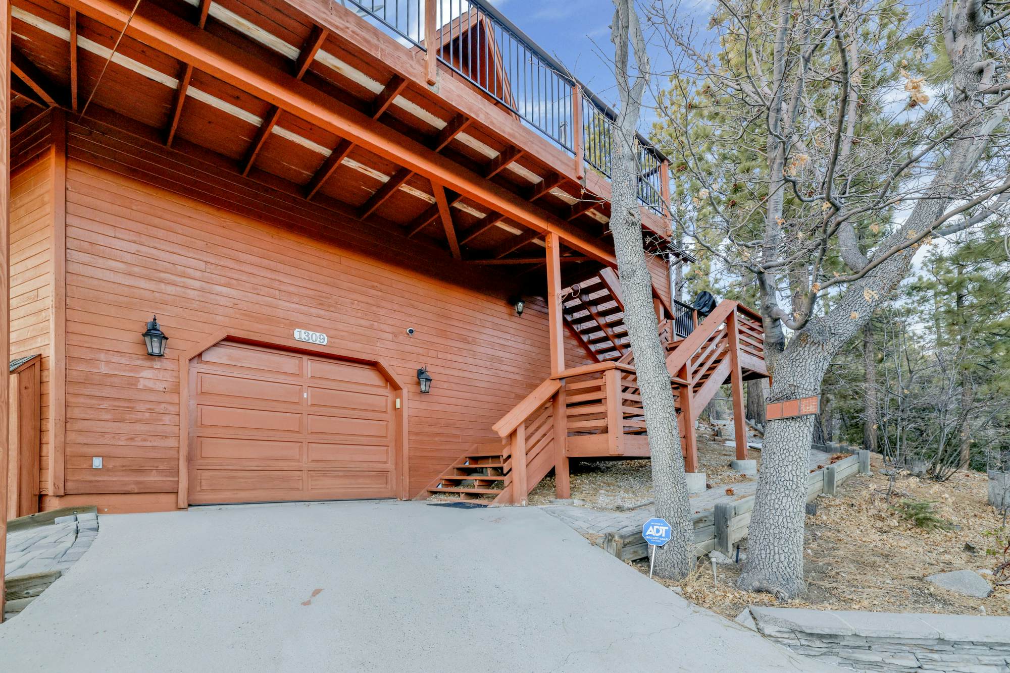 2520-High-Top Lakeview Chateau