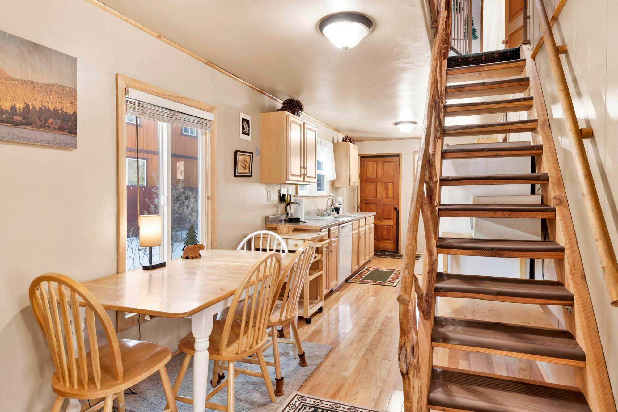 2522-Cute and Cozy Cottage