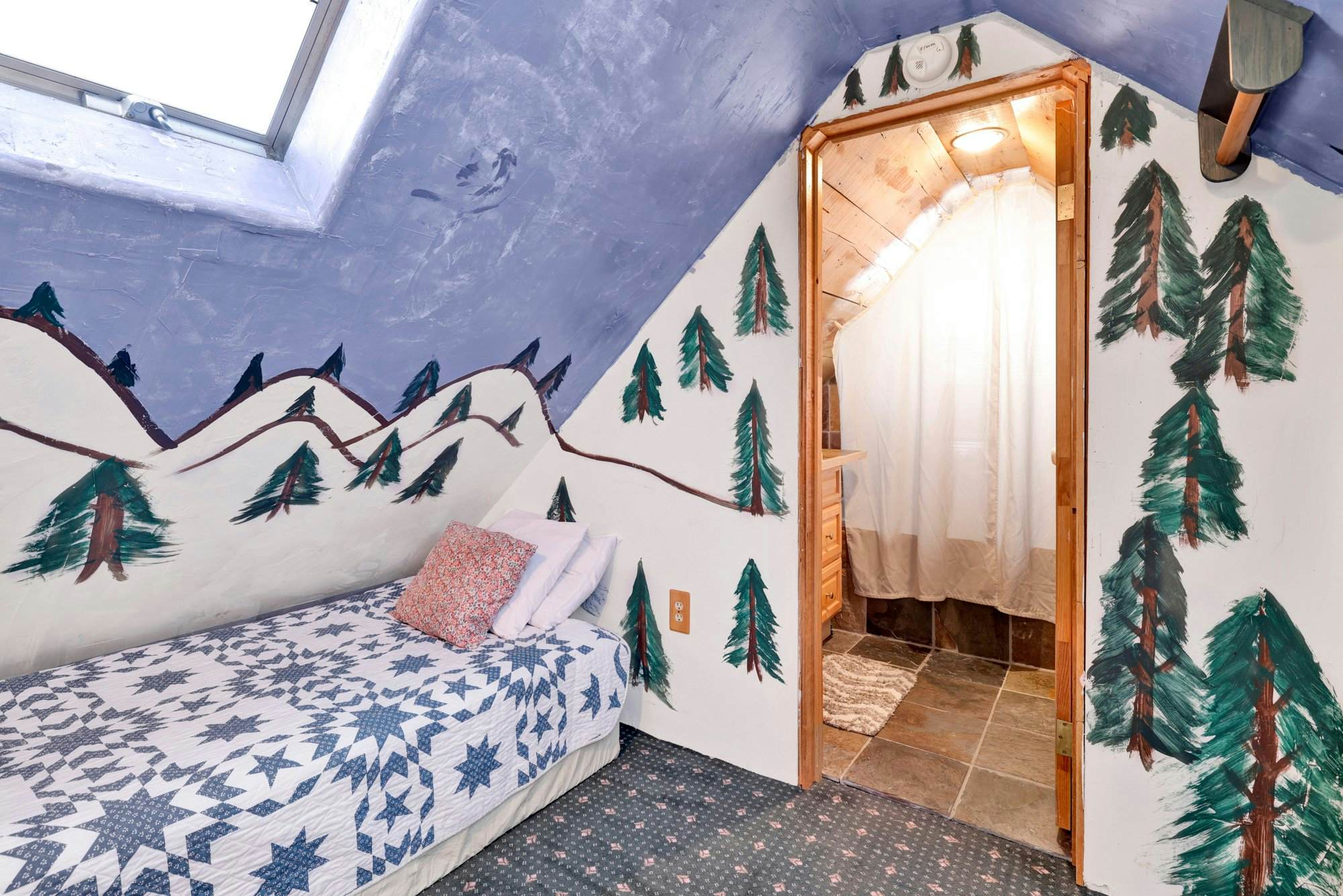 2522-Cute and Cozy Cottage