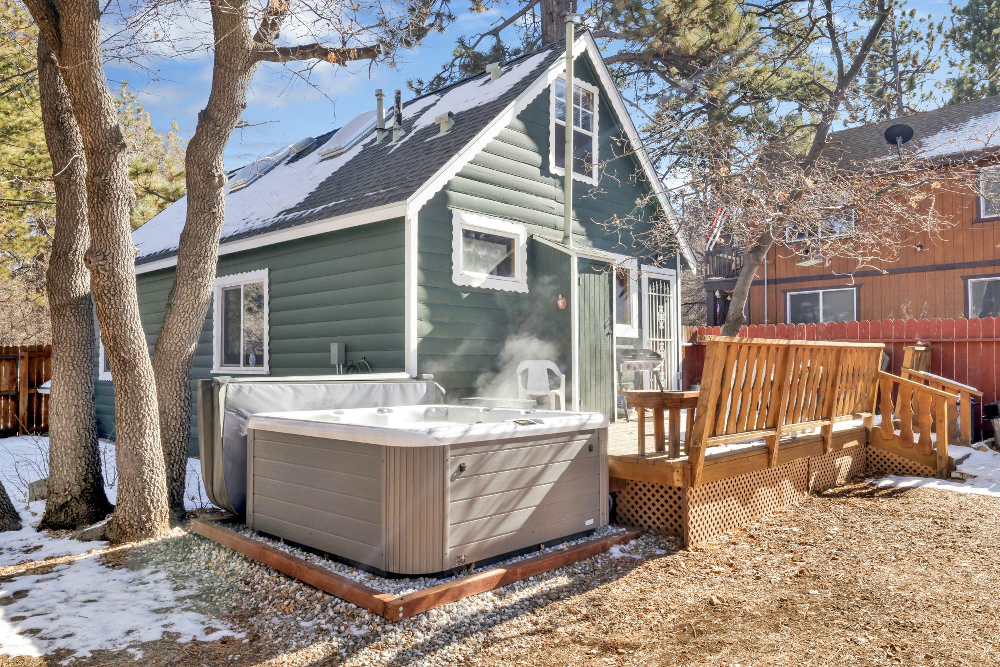 2522-Cute and Cozy Cottage