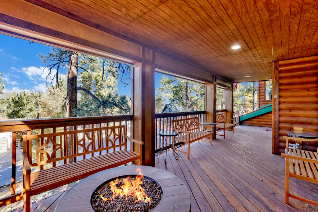 Temple Bear Chalet Big Bear- Hot Tub- Games - Village