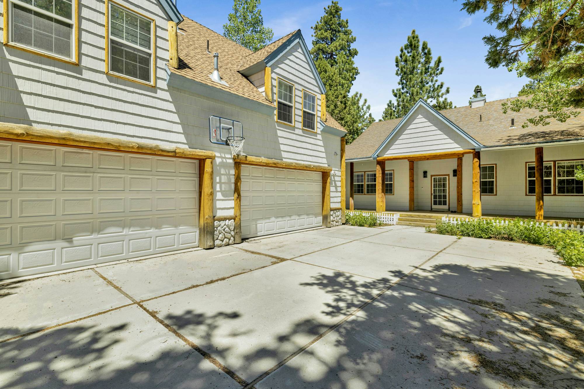 2524-Castlewood Retreat