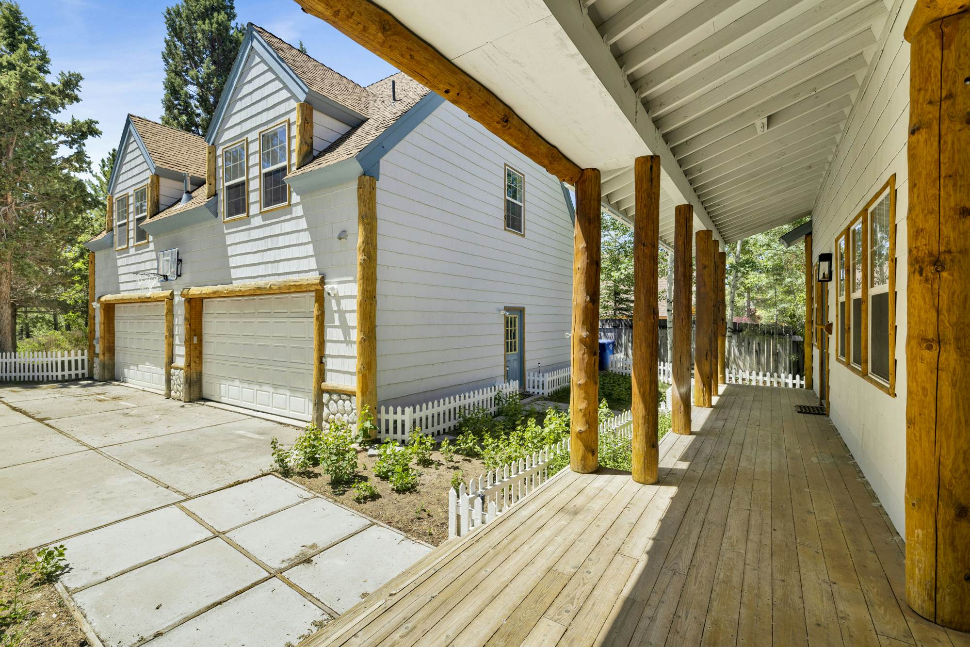 2524-Castlewood Retreat