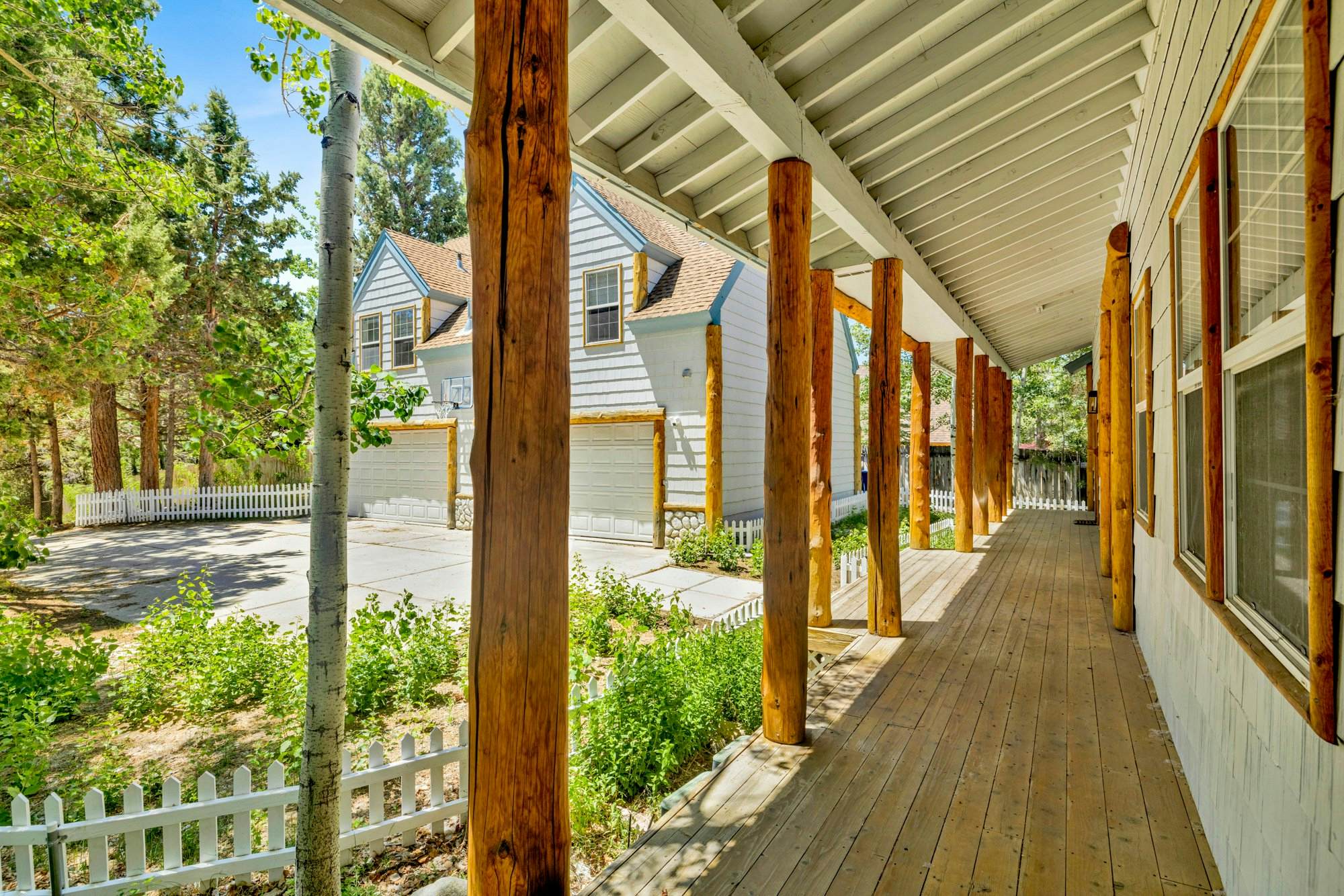 2524-Castlewood Retreat