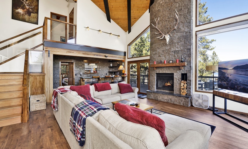 The Birdhouse Big Bear Lake | Pool Table | Foosball | Hot Tub