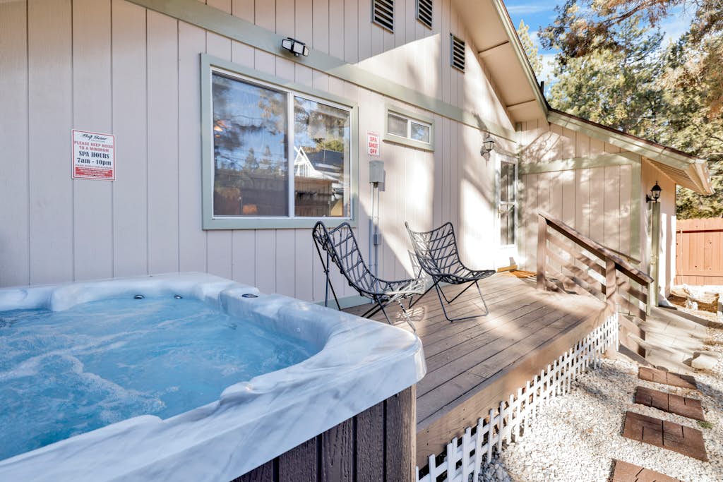 Cozy Big Bear Cabin Near Hiking Trails | Modern Mountain Retreat w/ Hot Tub