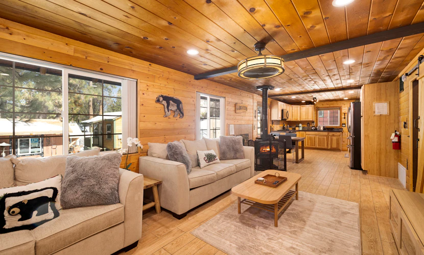 Lily's Bear Cabin -Adorable Downtown Retreat Cottage