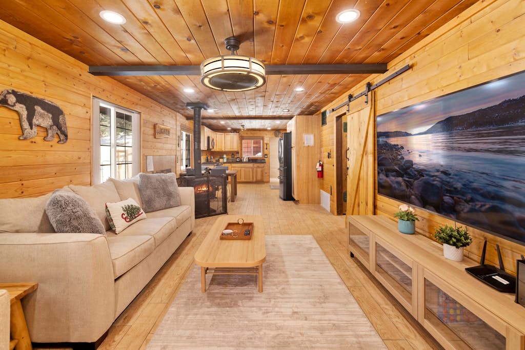 Lily's Bear Cabin -Adorable Downtown Retreat Cottage