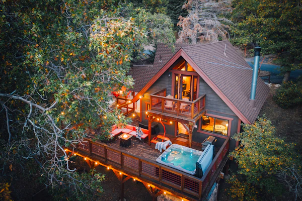The Refugio at Big Bear - Central Moonridge Retreat w/ Hot Tub