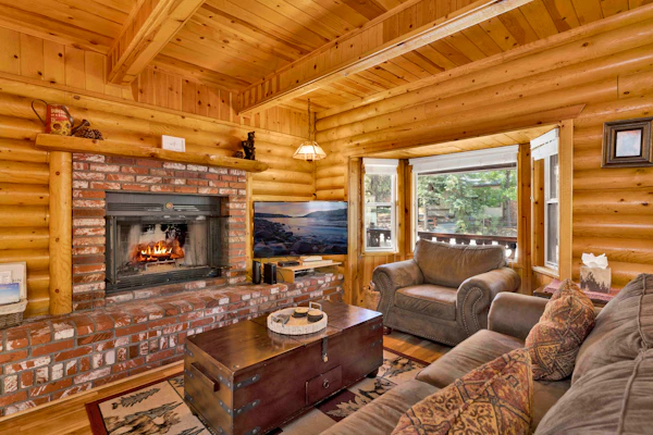 Cub's Cabin / Charming 3-Bedroom Log Cabin Near Big Bear Lake