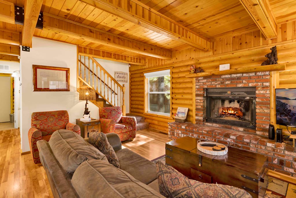 Cub's Cabin / Charming 3-Bedroom Log Cabin Near Big Bear Lake