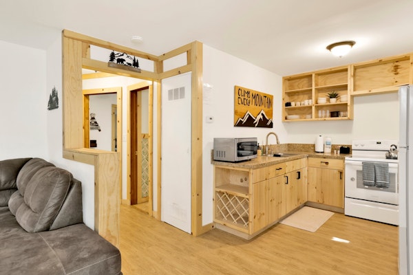 Sugar Bear Chalet - Renovated Family Retreat at Big Bear